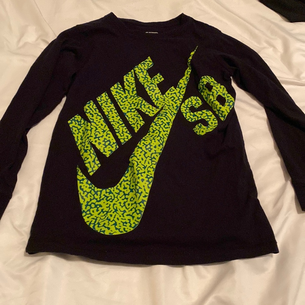 Nike SB youth L long sleeve tee